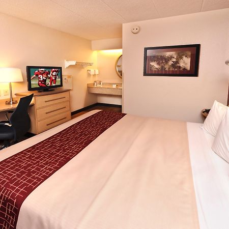 Red Roof Inn Фермонт Екстер'єр фото