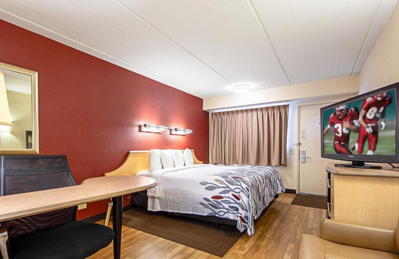 Red Roof Inn Фермонт Екстер'єр фото
