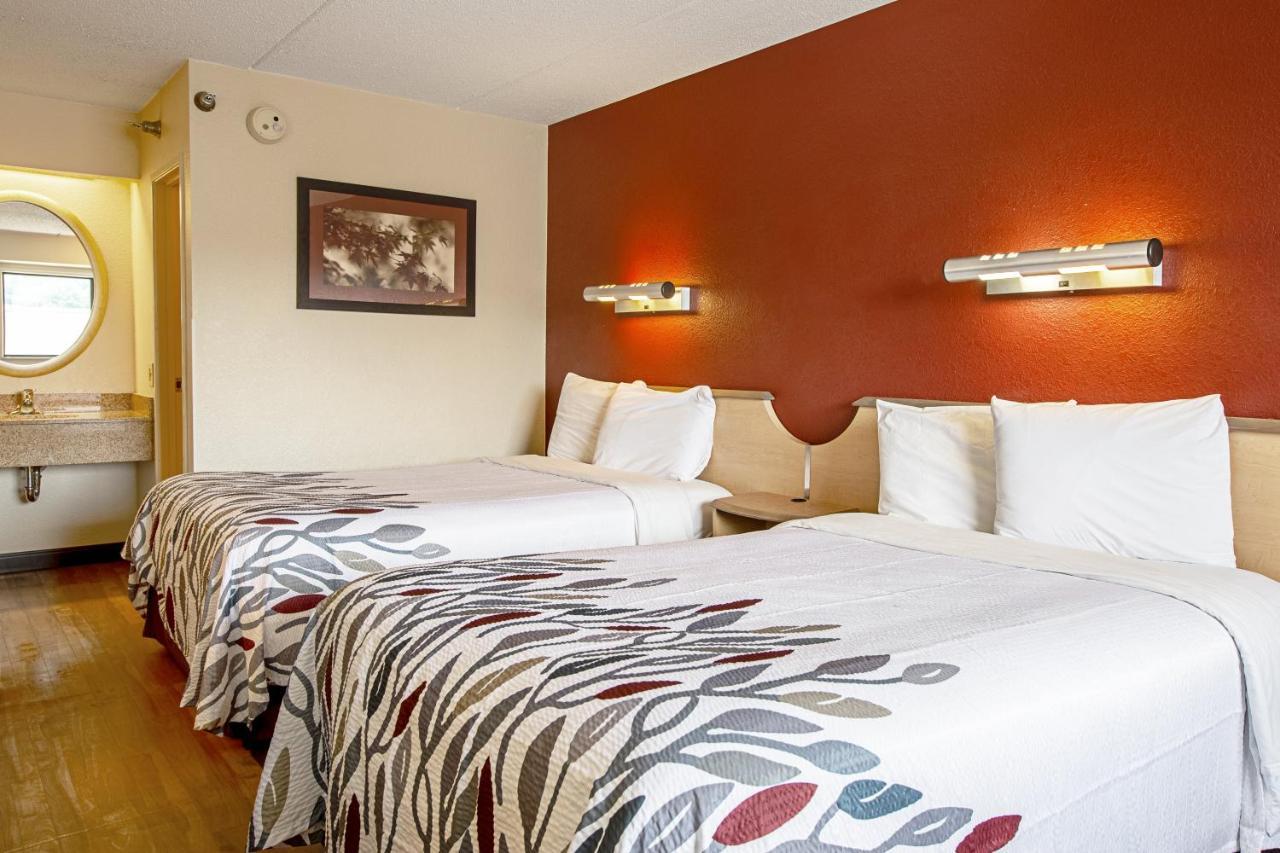Red Roof Inn Фермонт Екстер'єр фото