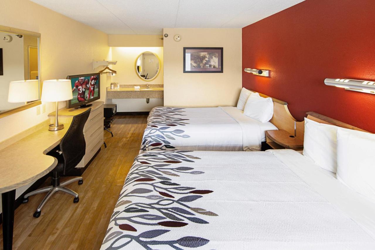 Red Roof Inn Фермонт Екстер'єр фото
