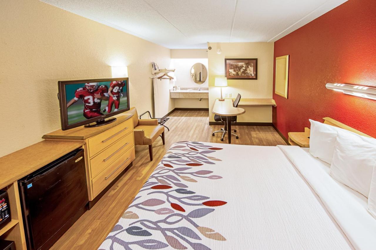 Red Roof Inn Фермонт Екстер'єр фото