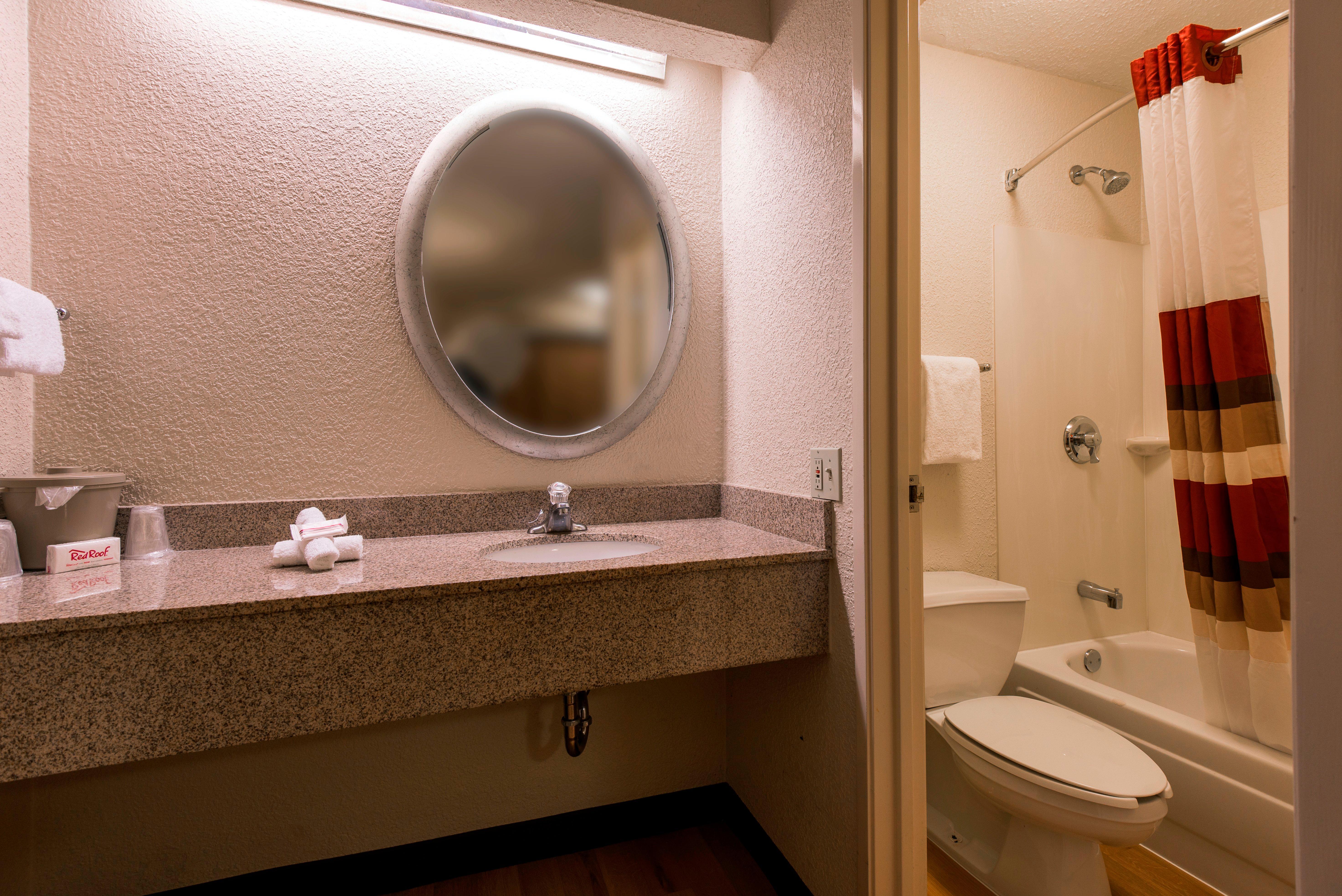 Red Roof Inn Фермонт Екстер'єр фото