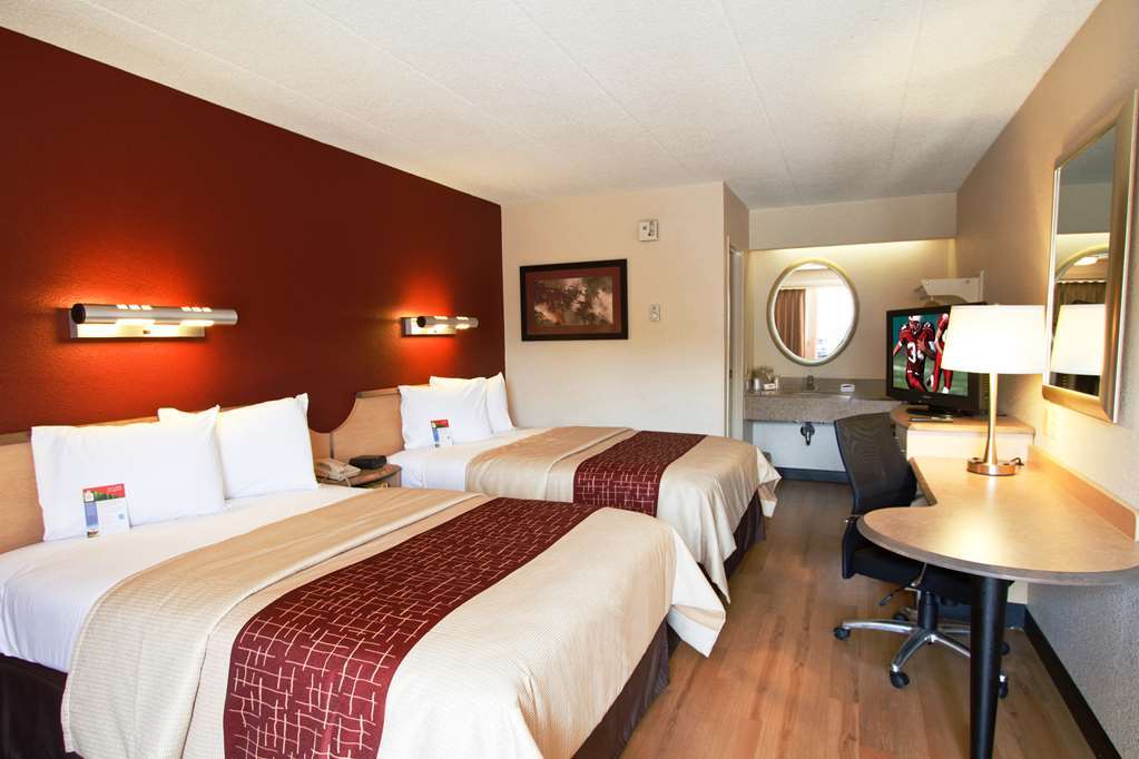 Red Roof Inn Фермонт Номер фото