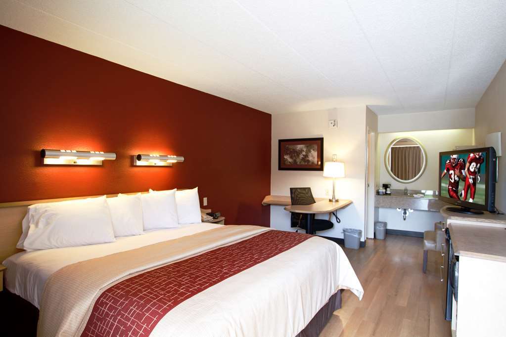 Red Roof Inn Фермонт Номер фото