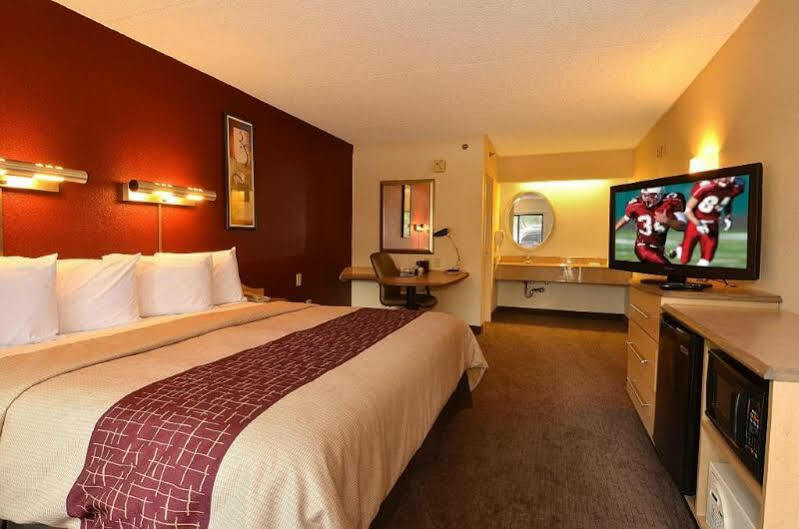 Red Roof Inn Фермонт Екстер'єр фото