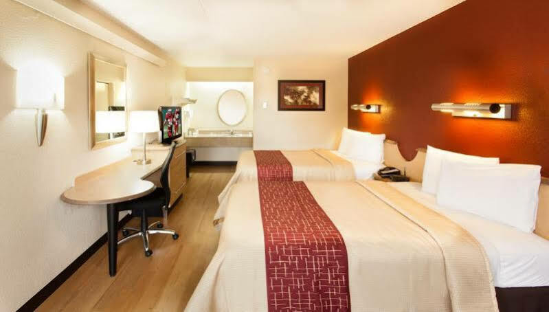 Red Roof Inn Фермонт Екстер'єр фото